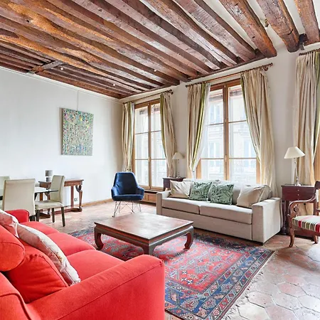 Duplex Atypique 3 Au Coeur Du Marais Parigi