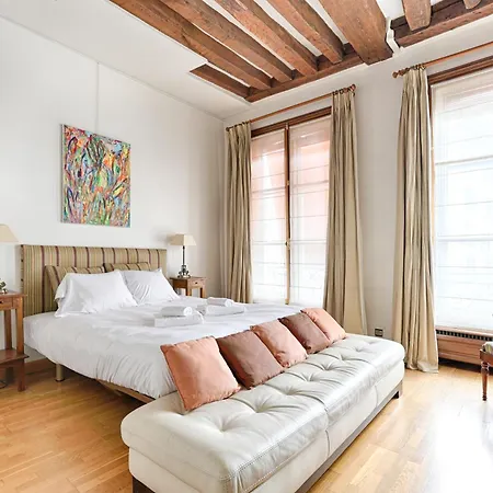 Duplex Atypique 3 Au Coeur Du Marais Appartamento *