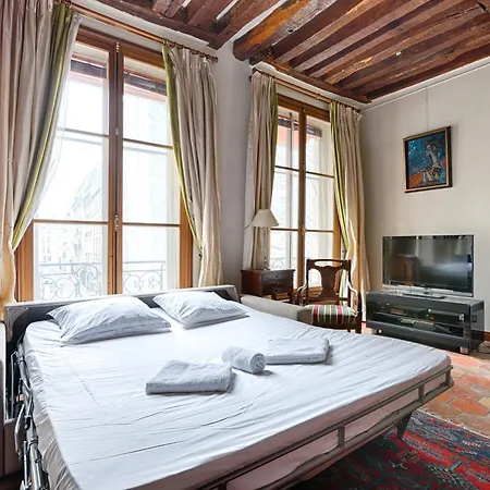 Appartamento Duplex Atypique 3 Au Coeur Du Marais Parigi