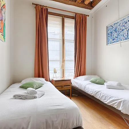 Duplex Atypique 3 Au Coeur Du Marais Appartamento Parigi