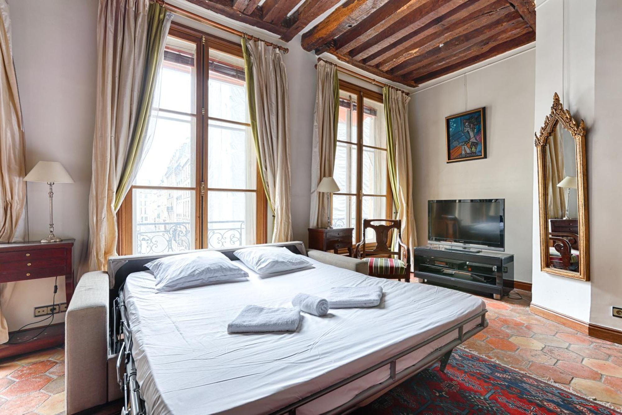 Appartamento Duplex Atypique 3 Au Coeur Du Marais Parigi